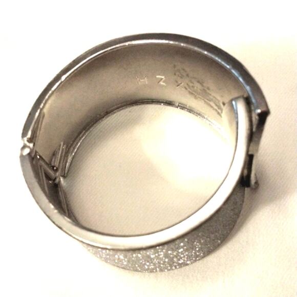 Vintage SILVER SPARKLE Crystals Cuff Bracelet HINGED Easy On Party Glam Holiday - Picture 10 of 11